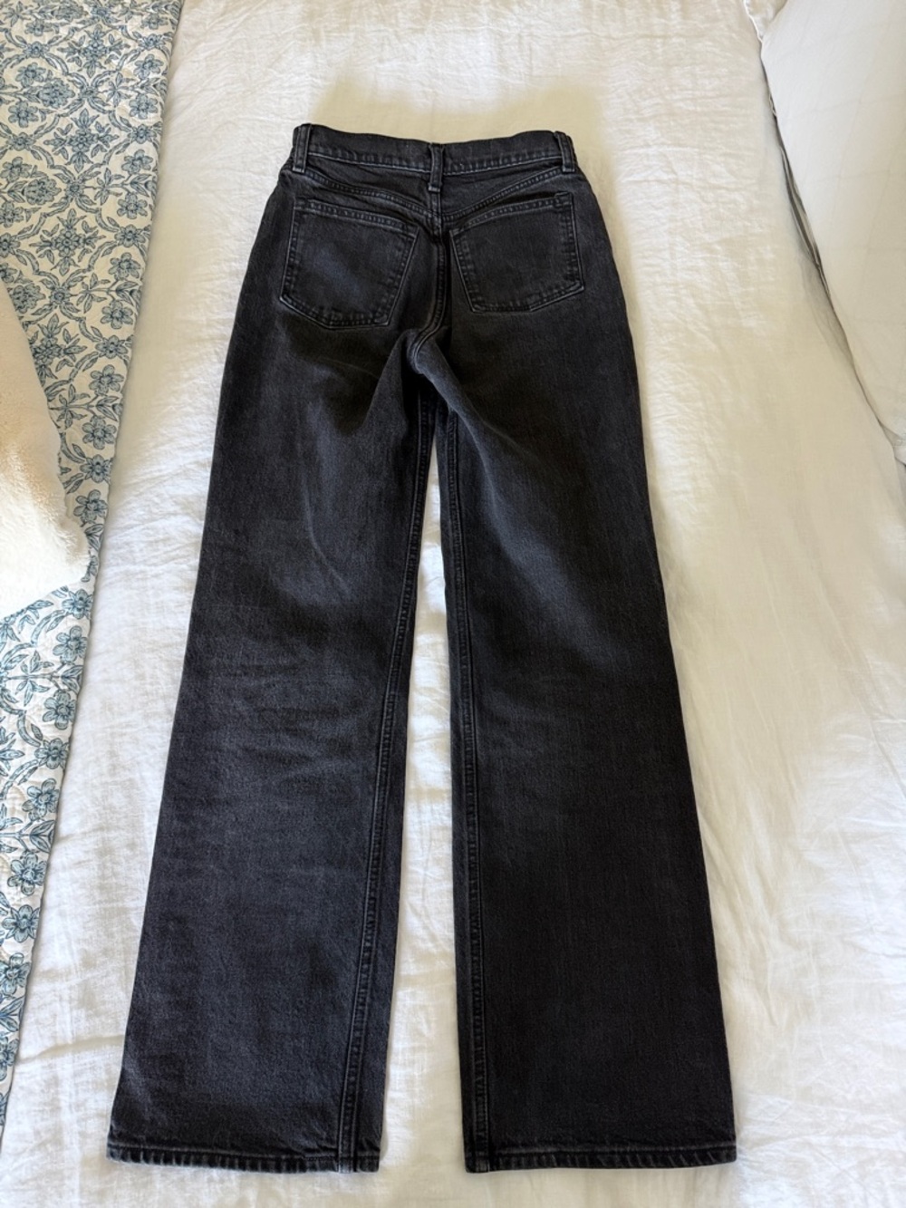 Abercrombie The 90s Relaxed Jean High Rise, Black - Picture 4 of 5